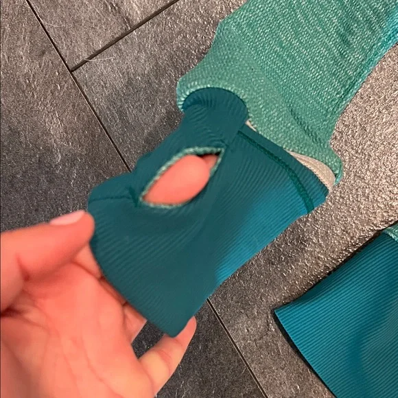 Lululemon 3/4 zip Athletic Top - Picture 4 of 4